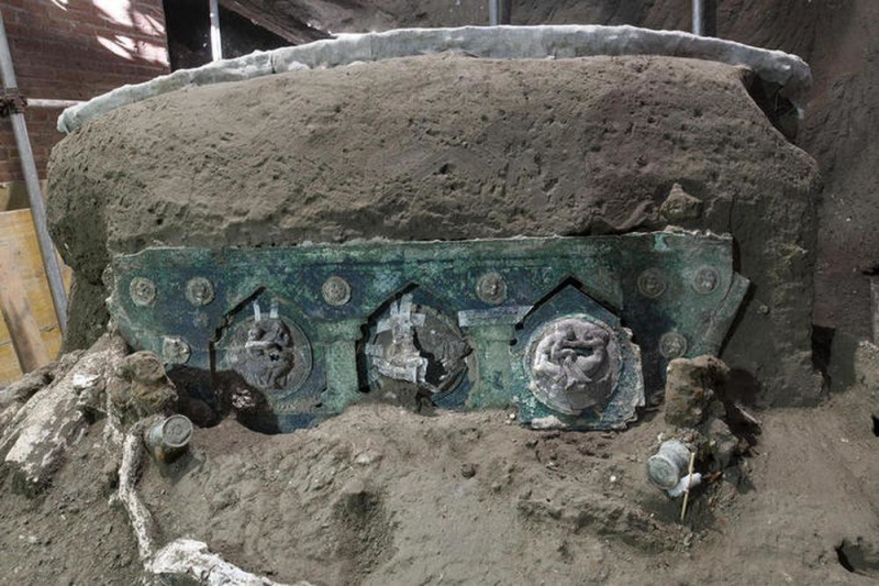 В Помпеях отыщи отлично сохранившуюся колесницу I века  