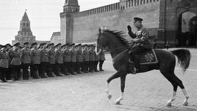 «Был предан Сталину собственно»: чем запомнился маршал Ворошилов  