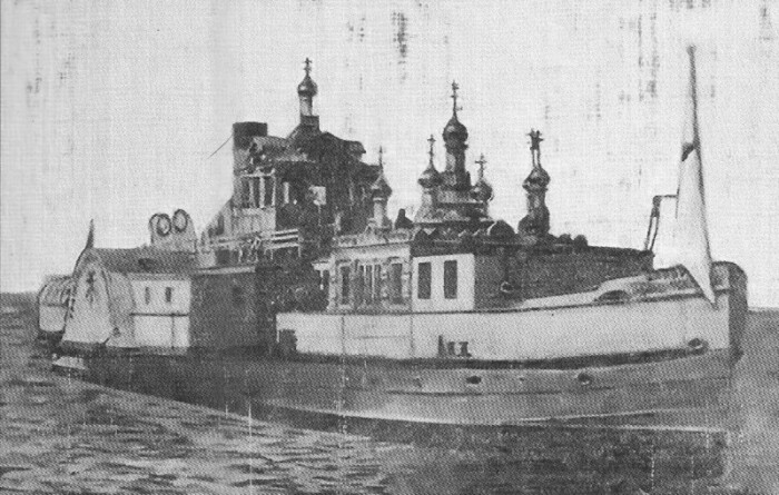 Зачем выстроили единственный в России плавучий храм и что в нём происходило в начале XX века  