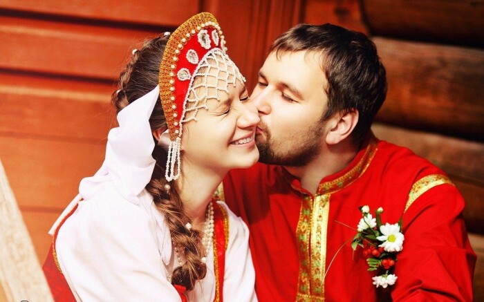 Зачем на Руси супруги заставляли жен с гостями лобызаться и другие малоизвестные факты про поцелуи 