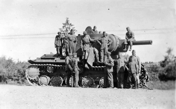 Позабытый советский танк от которого немцы бежали с поля боя: Огнедышащий «Клим Ворошилов»  