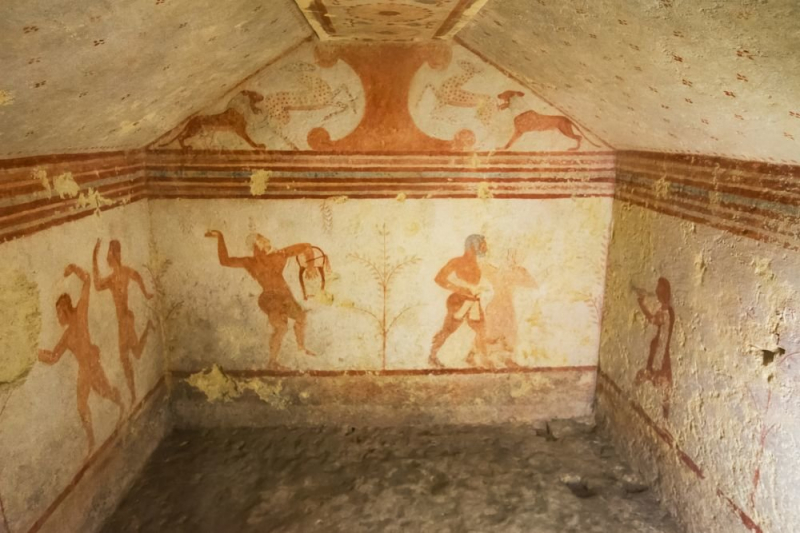 На фреске этрусков отыщи скрытое изображение подземного мира  