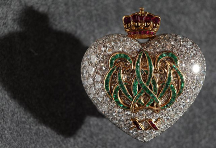 Драгоценности с дурной славой: 5 самых печально популярных ювелирных украшений в истории  