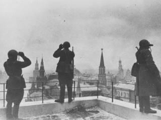 Отчего в октябре 1941 года в Москве стояли очереди в парикмахерскую  