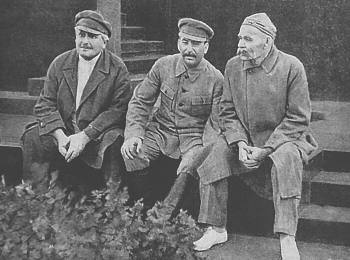 Кого Сталин именовал «кутилами и безобразниками», и Почему его отношения с земляками не были радушными  