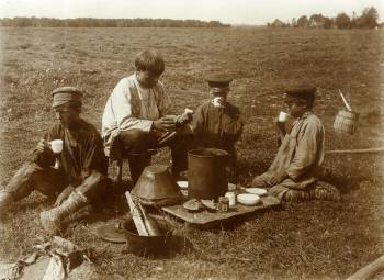 Отчего сибиряки пили чай с полотенцем и другие российские чайные традиции  