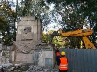 Жительница Бреста возвращает на Отечество памятники, разрушенные в Польше  
