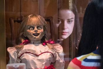 6 запугивающих историй о таинственных куклах: Одержимость демонами, Барби на алтаре и др.  