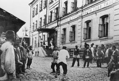 Как проходили кулачные бои в русском городе XVIII столетия  