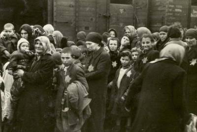 Как Половина "Холокост" сберегает память о войне 
