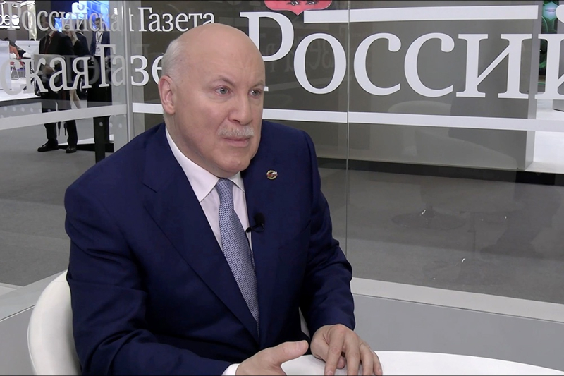 Дмитрий Мезенцев: На нас давят, заставляя позабыть о войне - Российская газета  