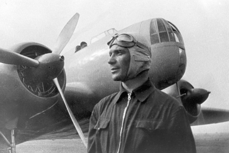 Как удалось избежать кары после плена советскому лётчику-асу Лавриненкова, и Почему его опасался сам Геббельс  