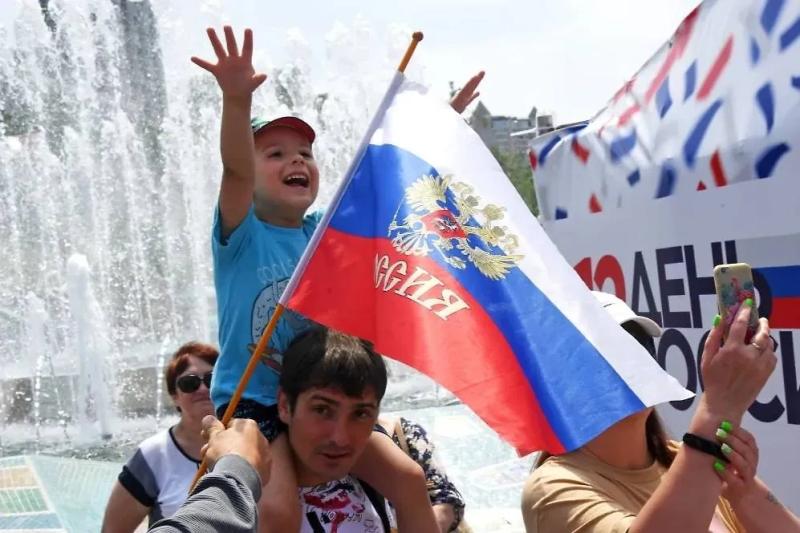 День России 2025: какого числа, как отдыхаем, история и традиции праздника  