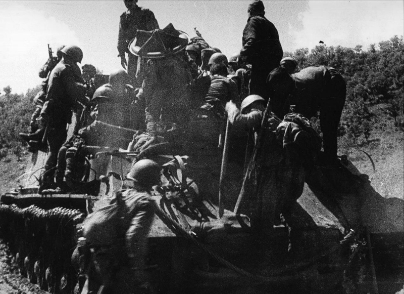 Они значились в списках под посторонними именами  