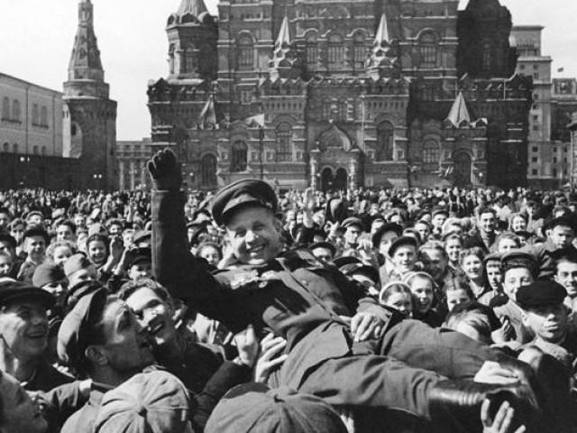 Немало 11 тысяч человек получили звание Героев Советского Союза в годы ВОВ  